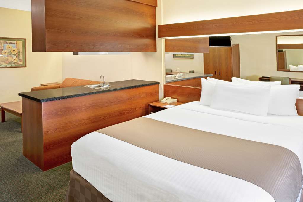 Microtel Inn & Suites By Wyndham Walterboro Room photo
